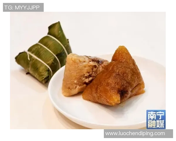 足球明星欢庆端午节品尝粽子真实瞬间分享